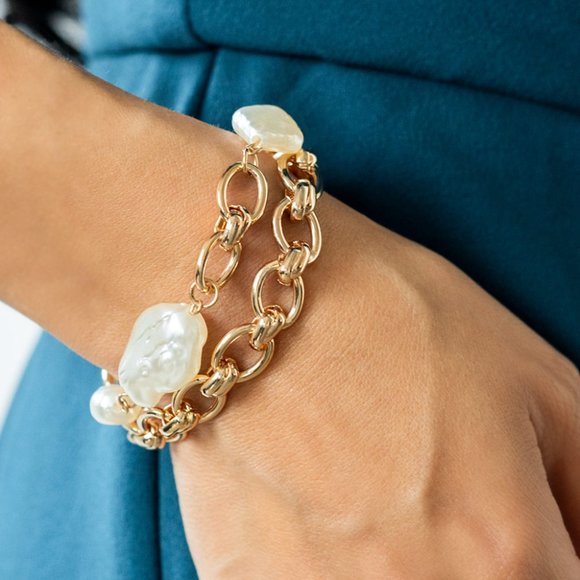 paparazzi Jewelry - Seaside Sojourn - Gold Bracelet